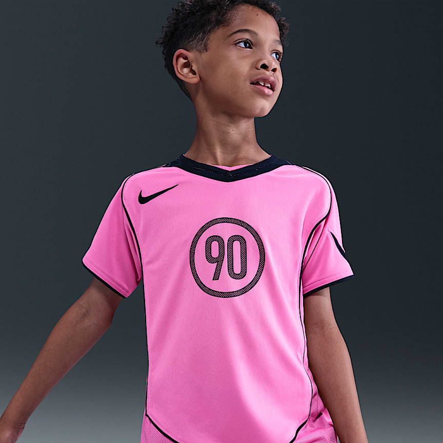 Nike Total 90 Older Kids' Dri-FIT Football Shirt. Nike SE